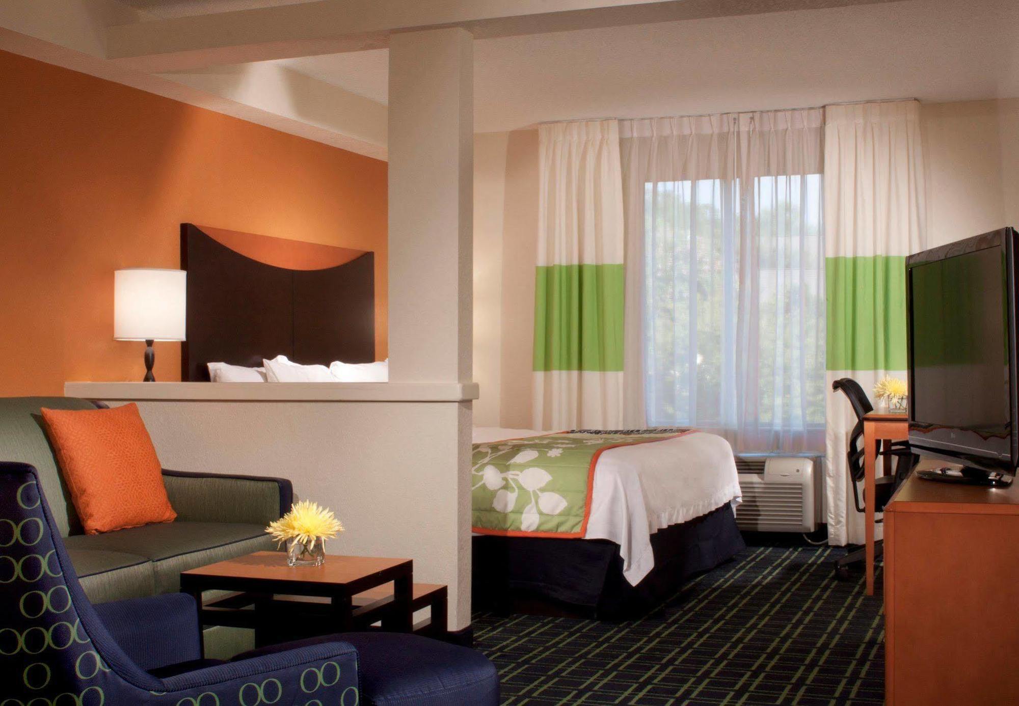 Fairfield Inn & Suites By Marriott Atlanta Kennesaw Room photo